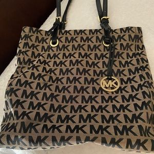 MK tote